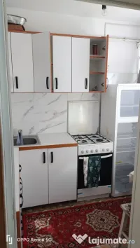 Închiriez garsonieră 