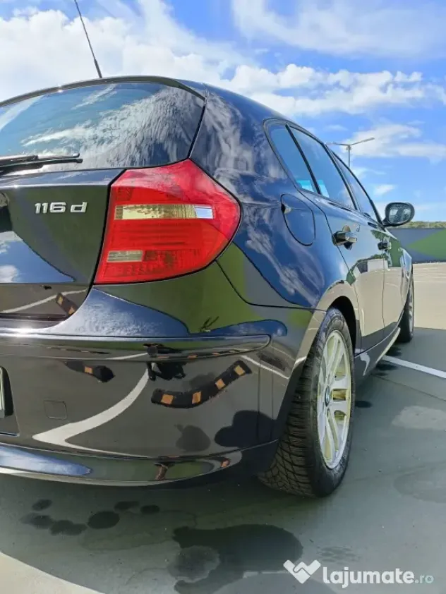 Vând BMW 116d an 2010, model din gama BMW Seria 1 E87