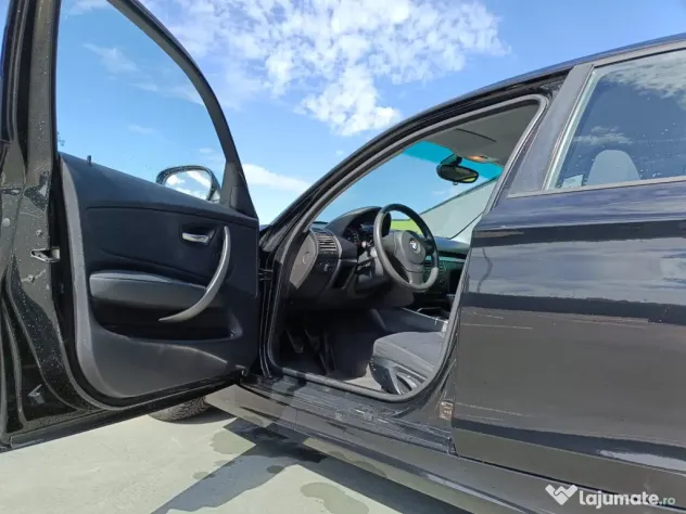 Vând BMW 116d an 2010, model din gama BMW Seria 1 E87