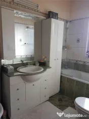 Central / Punctele Cardinale / Decomandat cu 3 Camere / 80 M 