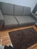 Vând o canapea cu 3 locuri