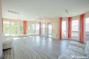 Vilă cu priveliște spectaculoasă, de vânzare, Dealul ... 