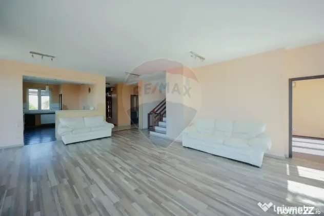 Vilă cu priveliște spectaculoasă, de vânzare, Dealul ...