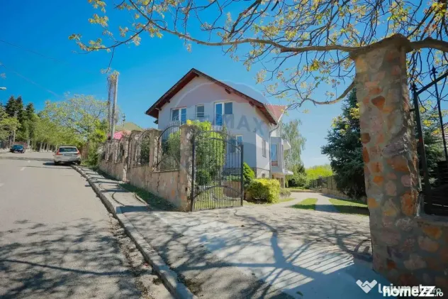 Vilă cu priveliște spectaculoasă, de vânzare, Dealul Ciuperca, Oradea - Oradea (Bihor)
