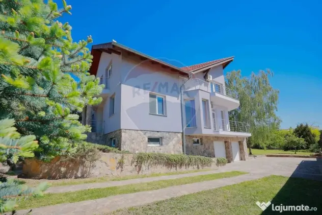 Vilă cu priveliște spectaculoasă, de vânzare, Dealul ...
