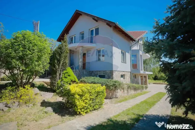 Vilă cu priveliște spectaculoasă, de vânzare, Dealul ...