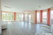 Vilă cu priveliște spectaculoasă, de vânzare, Dealul ... 
