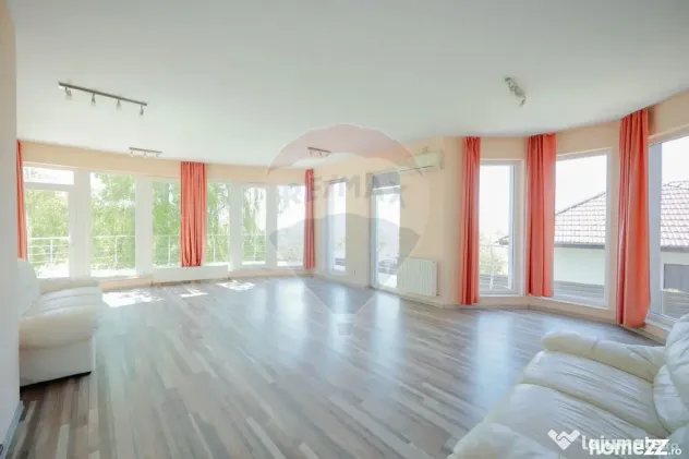 Vilă cu priveliște spectaculoasă, de vânzare, Dealul ...