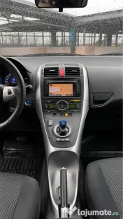 Vând Toyota Auris Hybrid 