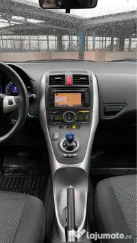 Vând Toyota Auris Hybrid 
