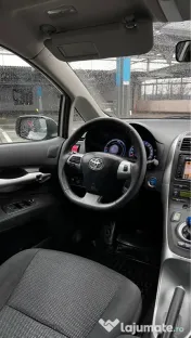 Vând Toyota Auris Hybrid 