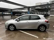 Vând Toyota Auris Hybrid 