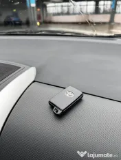 Vând Toyota Auris Hybrid 