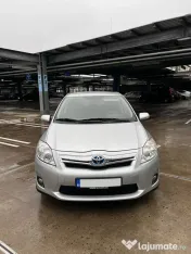 Vând Toyota Auris Hybrid 