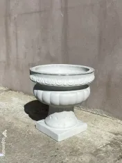 De vânzare ghivece decorative din beton 40cm înălțime 