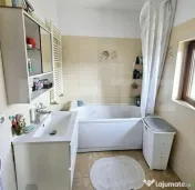 Apartament modern cu 2 camere, situat în partea de jos a or 