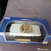 Machetă 1:18 Mercedes Benz SL 230. 