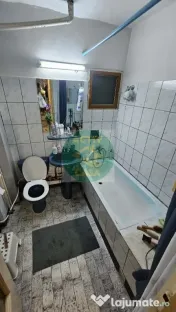 Apartament 3 camere, etaj 1, zona centrala 