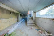 Spațiu comercial cu apartament la pachet, de vanzare Bul... 