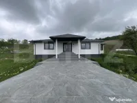 Casă stil mediteranean, 162 mp, teren 2600 mp, zona Siliva? 