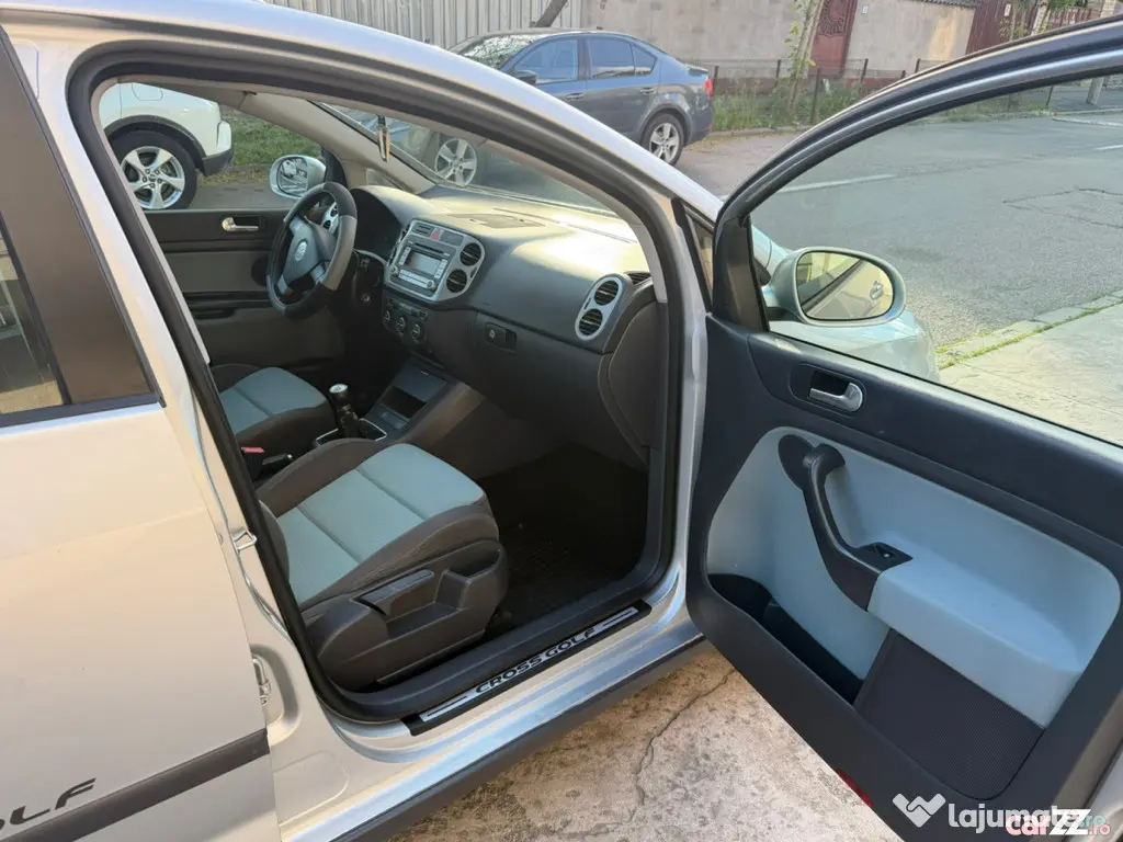 Golf 5 Plus CROSS 2.0 TDI 140 CP | 2008 | Climatronic 2 zone | Garanție 12 luni