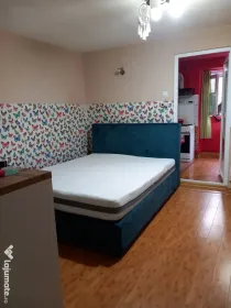 Vand sau schimb garsoniera bld. corvin etaj 1 cu apartament +diferenta
