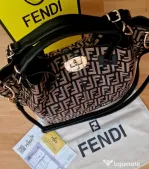 Geanta Fendi new collection, material textil, l9go metalic auriu, curea detasabila umăr, saculet, etichetă