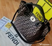 Geanta Fendi new collection, material textil, l9go metalic auriu, curea detasabila umăr, saculet, etichetă