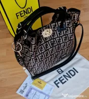 Geanta Fendi new collection, material textil, l9go metalic auriu, curea detasabila umăr, saculet, etichetă