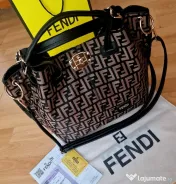 Geanta Fendi new collection, material textil, l9go metalic auriu, curea detasabila umăr, saculet, etichetă