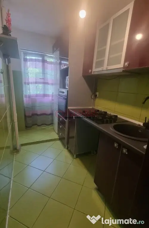 Apartament cu 3 cam - Str Resita