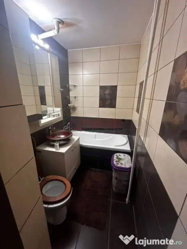 Apartament cu 3 cam - Str Resita