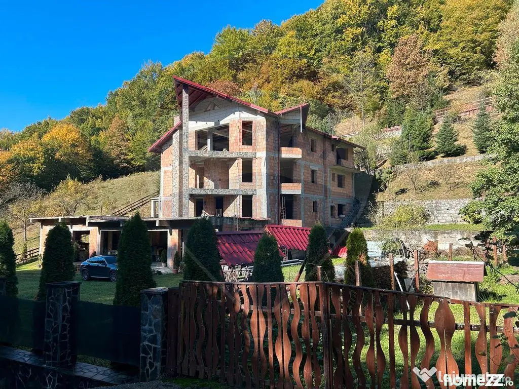 Ocazie!!! Hotel / Pensiune cu 20 camere de vânzare în z...