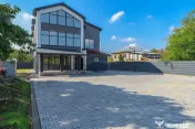 Inchiriat Spațiu comercial/locuit/birouri de 410mp în z... 