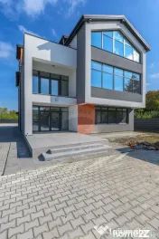 Inchiriat Spațiu comercial/locuit/birouri de 410mp în z... 