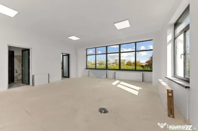 Inchiriat Spațiu comercial/locuit/birouri de 410mp în z...