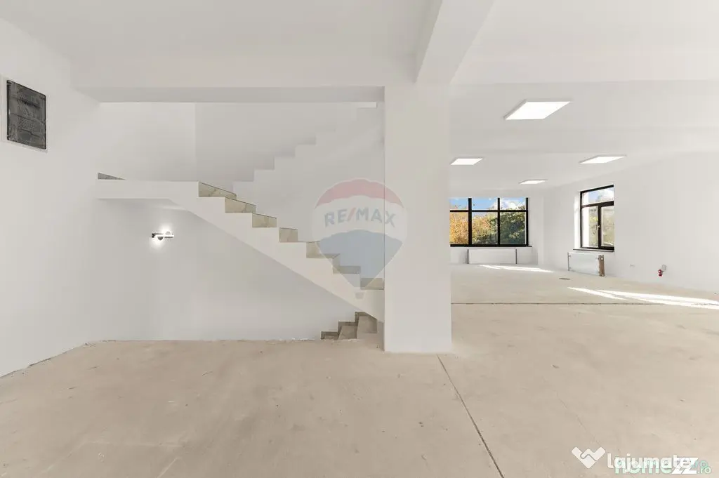 Inchiriat Spațiu comercial/locuit/birouri de 410mp în z...