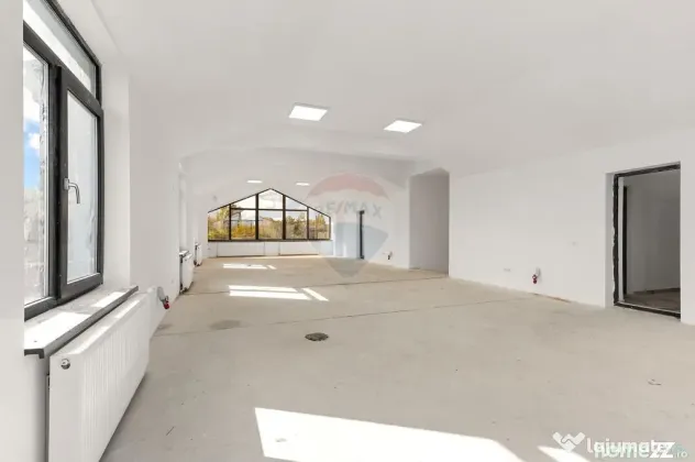 Inchiriat Spațiu comercial/locuit/birouri de 410mp în z...