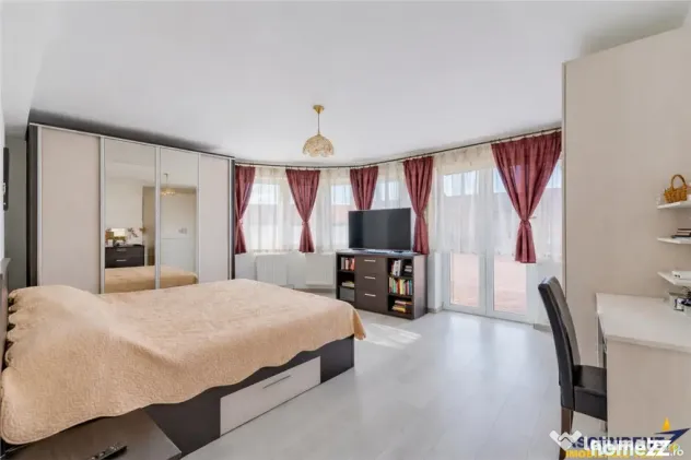 Vila solida Tractorul Coresi, spatii ample, teren 700 mp, ga