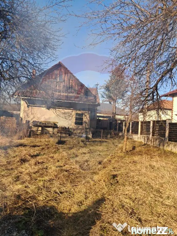 Casă de vânzare cu teren total de 1591mp în zona Ultra...