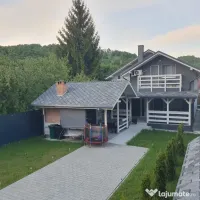 Inchiriez casa de vacanta in Rastolita 