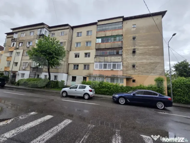 Apartament 3 camere, 80 mp, zona Micro 12