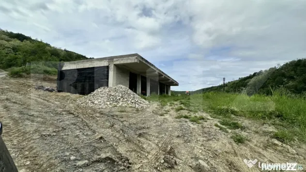 Casa la gri 159 mp, teren 16.418 mp, zona Dumbrăvița-Huned