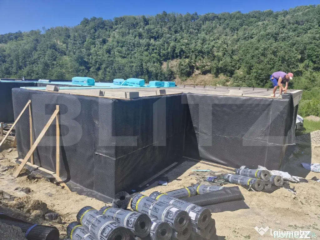 Casa la gri 159 mp, teren 16.418 mp, zona Dumbrăvița-Huned