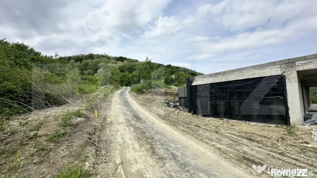 Casa la gri 159 mp, teren 16.418 mp, zona Dumbrăvița-Huned