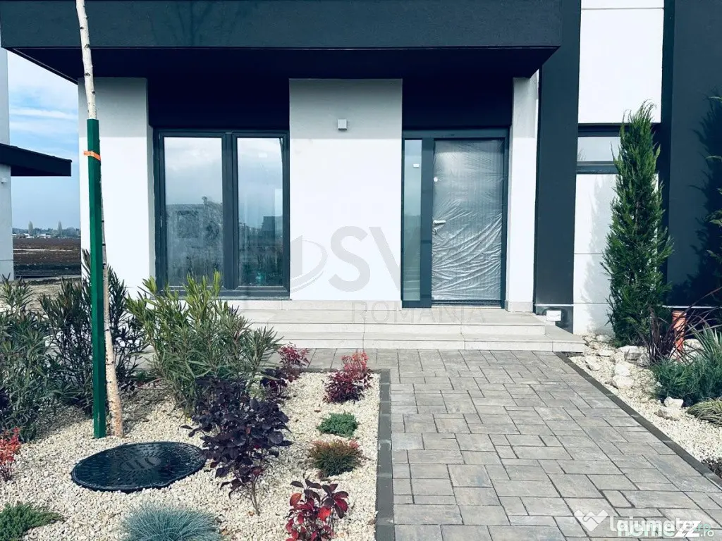 Vila cu panouri solare in complex rezidential