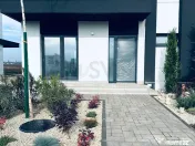 Vila cu panouri solare in complex rezidential 