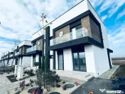 Vila cu panouri solare in complex rezidential 