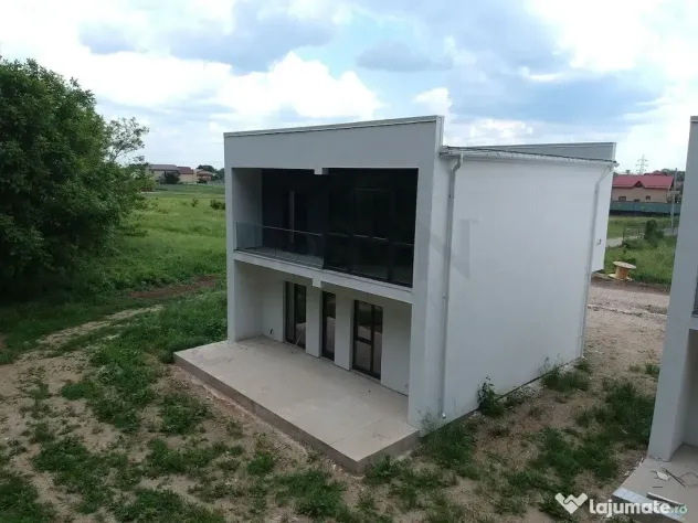 Vila in complex rezidential - pozitionare excelenta langa...