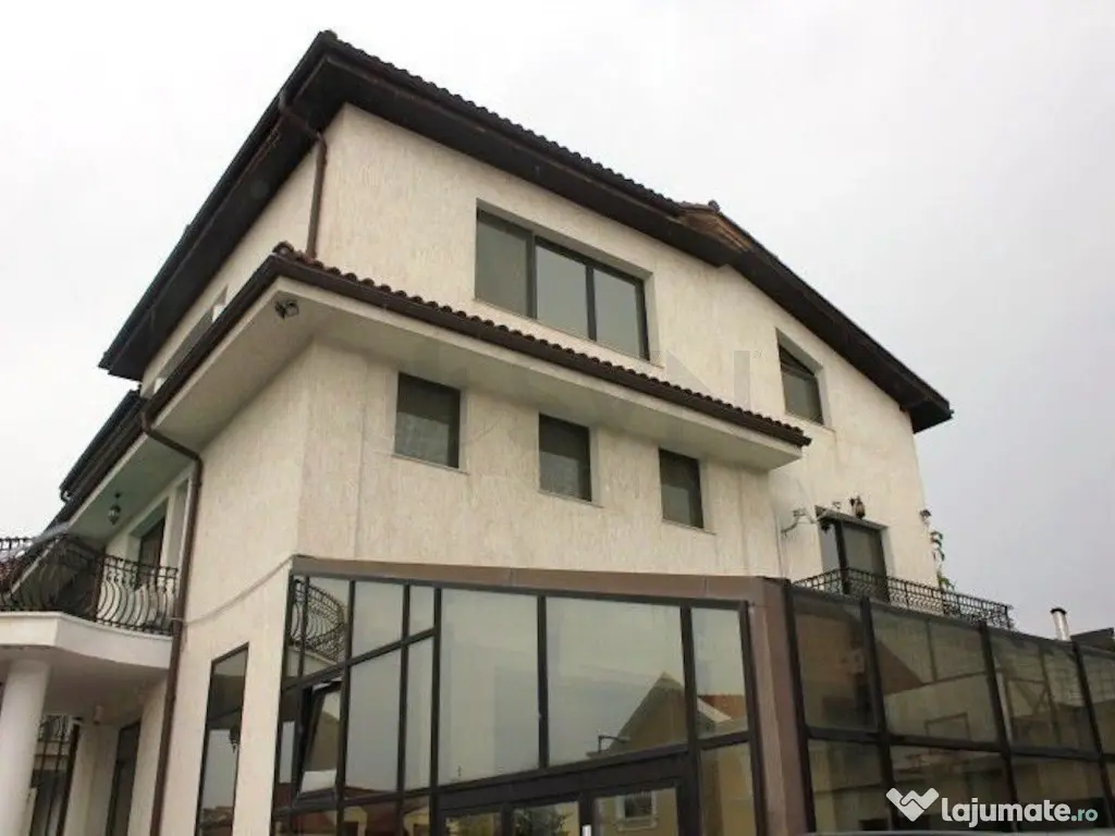 Vila Erou Iancu Nicolae cu Piscina interioara